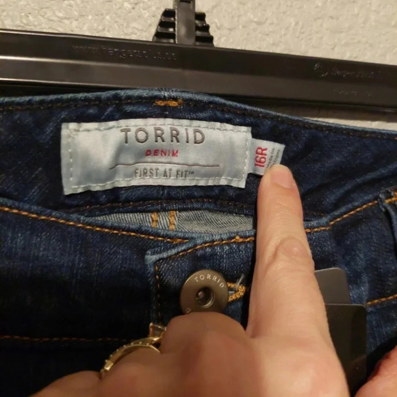 NEW Torrid Bombshell skinny jeans size 16 New! - Picture 8 of 13